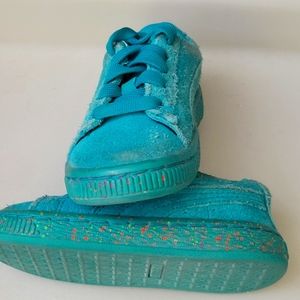 Teal suede toddler size 7 Pumas